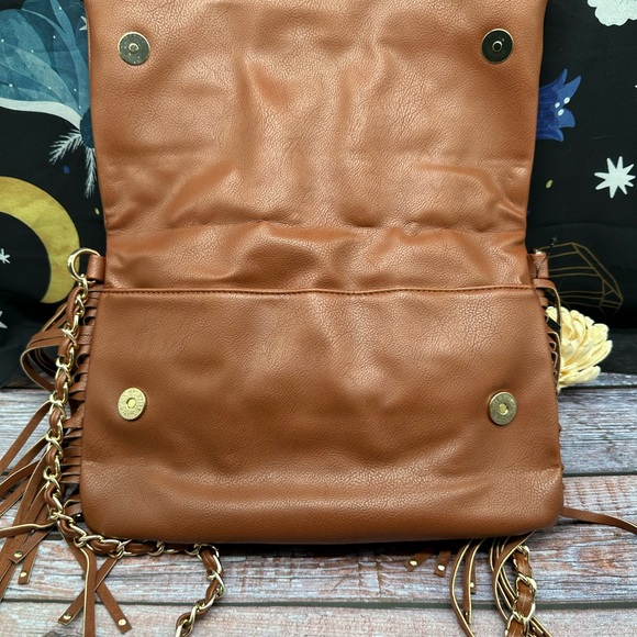 BCBG | Brown Fringe Deep Pocket Shoulder Bag NWT - Picture 3 of 7